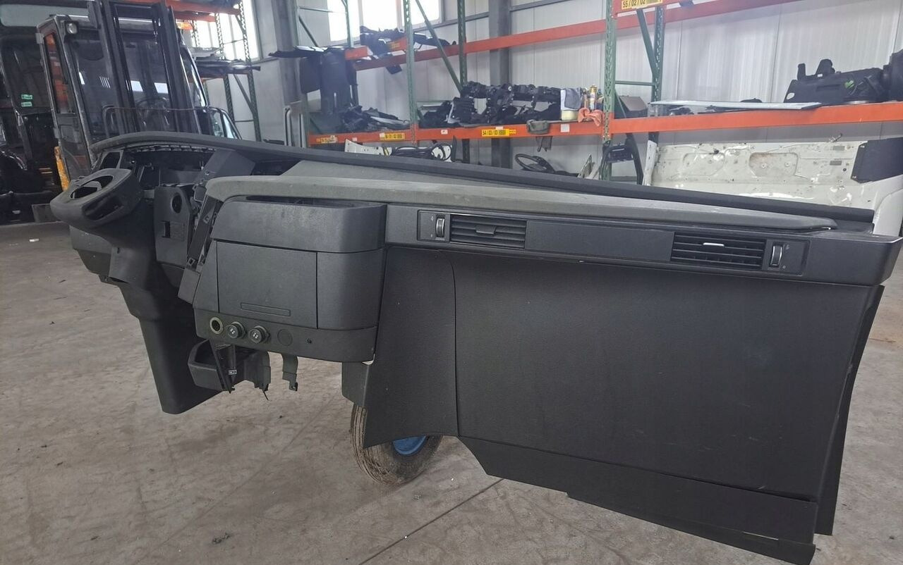 KONSOLA KOKPIT DESKA VOLVO FH 4 EURO 6 - Salpicadero para Camión: foto 2 KONSOLA KOKPIT DESKA VOLVO FH 4 EURO 6 - Salpicadero para Camión: foto 2