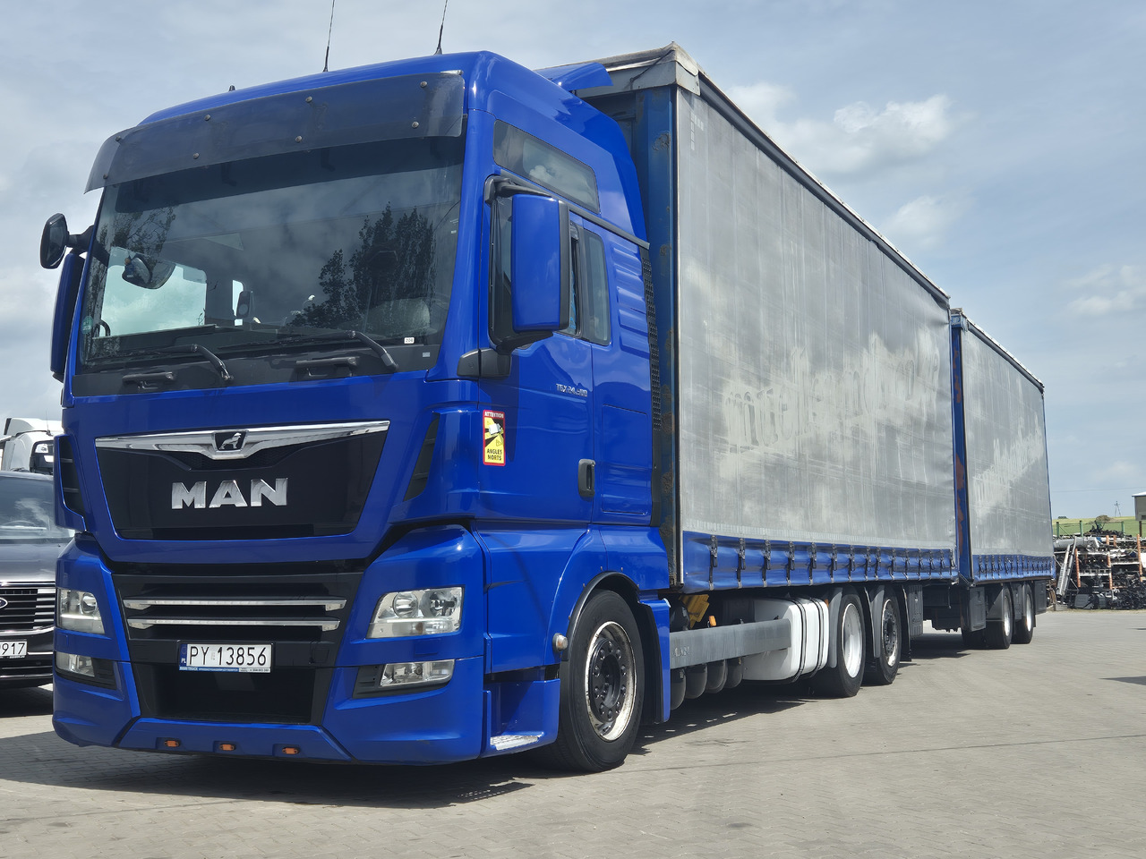 MAN tgx 24,500 - Camión lona: foto 1 MAN tgx 24,500 - Camión lona: foto 1