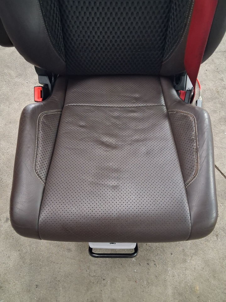 RENAULT FOTEL LEWY SIEDZENIE KIEROWCY SKÓRA PNEUMATYCZNY RENAULT RANGE GAMA T C K - Asiento para Camión: foto 5 RENAULT FOTEL LEWY SIEDZENIE KIEROWCY SKÓRA PNEUMATYCZNY RENAULT RANGE GAMA T C K - Asiento para Camión: foto 5