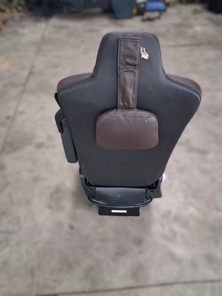 RENAULT FOTEL PRAWY SIEDZENIE PASAŻERA SKÓRA PNEUMATYCZNY RENAULT RANGE GAMA T C K - Asiento para Camión: foto 3 RENAULT FOTEL PRAWY SIEDZENIE PASAŻERA SKÓRA PNEUMATYCZNY RENAULT RANGE GAMA T C K - Asiento para Camión: foto 3