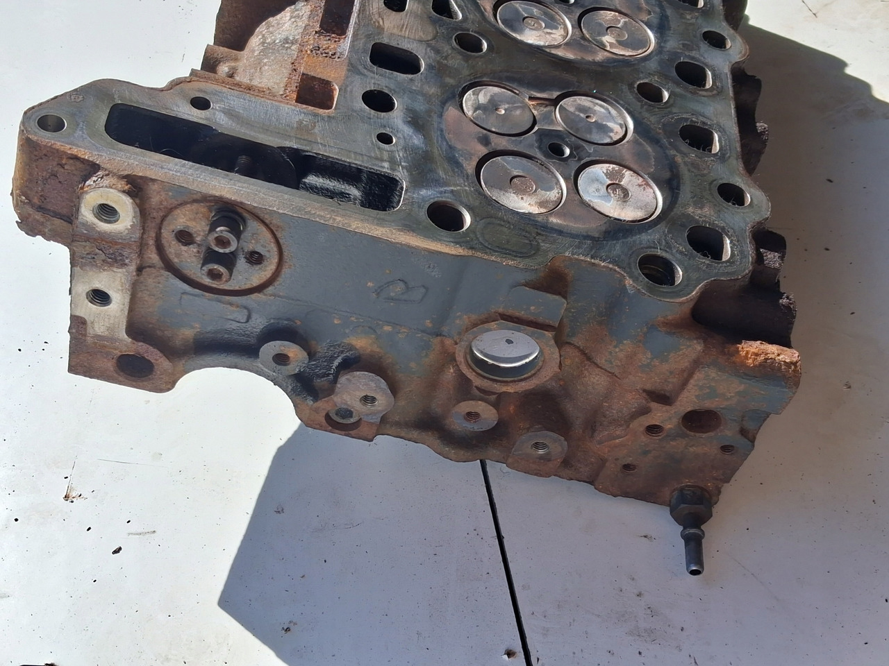 RENAULT GŁOWICA SILNIKA RENAULT GAMA D DTI 5 VOLVO FL D5K EURO 6 - Cabezal de bloque para Camión: foto 4 RENAULT GŁOWICA SILNIKA RENAULT GAMA D DTI 5 VOLVO FL D5K EURO 6 - Cabezal de bloque para Camión: foto 4