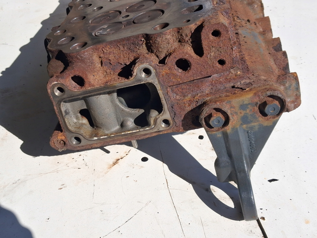 RENAULT GŁOWICA SILNIKA RENAULT GAMA D DTI 5 VOLVO FL D5K EURO 6 - Cabezal de bloque para Camión: foto 3 RENAULT GŁOWICA SILNIKA RENAULT GAMA D DTI 5 VOLVO FL D5K EURO 6 - Cabezal de bloque para Camión: foto 3