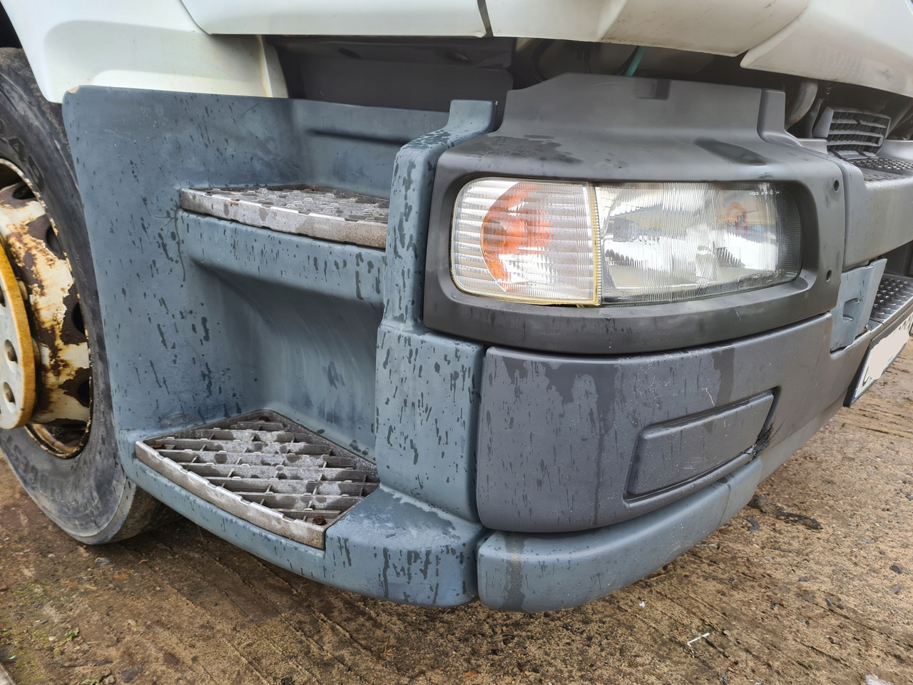 RENAULT ZDERZAK KOMPLETNY Z LAMPAMI BELKA STOPNIE RENAULT MIDLUM DXI 22.5 EURO 5 - Parachoques para Camión: foto 3 RENAULT ZDERZAK KOMPLETNY Z LAMPAMI BELKA STOPNIE RENAULT MIDLUM DXI 22.5 EURO 5 - Parachoques para Camión: foto 3