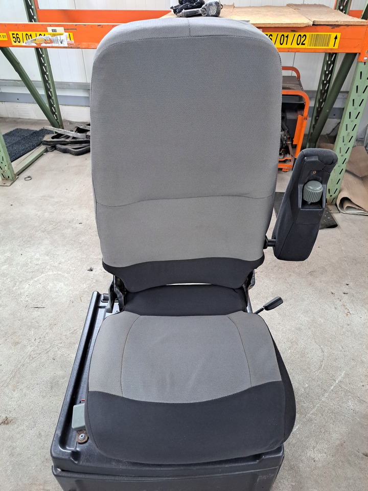 Renault FOTEL OBRACANY SIEDZENIE PASAŻERA RENAULT MAGNUM DXI LIFT VEGA S - Asiento para Camión: foto 3 Renault FOTEL OBRACANY SIEDZENIE PASAŻERA RENAULT MAGNUM DXI LIFT VEGA S - Asiento para Camión: foto 3