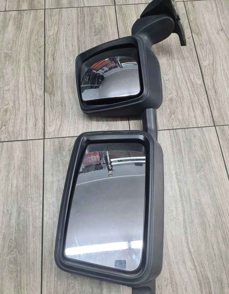Renault GAMA T C K RANGE - Espejo retrovisor: foto 1 Renault GAMA T C K RANGE - Espejo retrovisor: foto 1