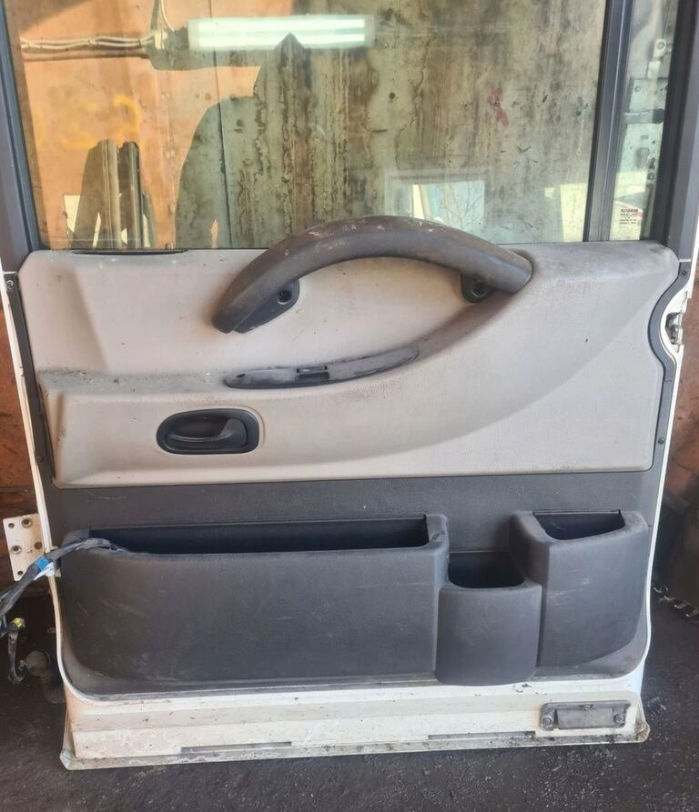 Renault PRAWE KOMPLETNE MAGNUM DXI 13 LIFT VEGA Renault RENAULT MAGNUM DXI 13 LIFT VEGA - Puerta y piezas para Camión: foto 2 Renault PRAWE KOMPLETNE MAGNUM DXI 13 LIFT VEGA Renault RENAULT MAGNUM DXI 13 LIFT VEGA - Puerta y piezas para Camión: foto 2