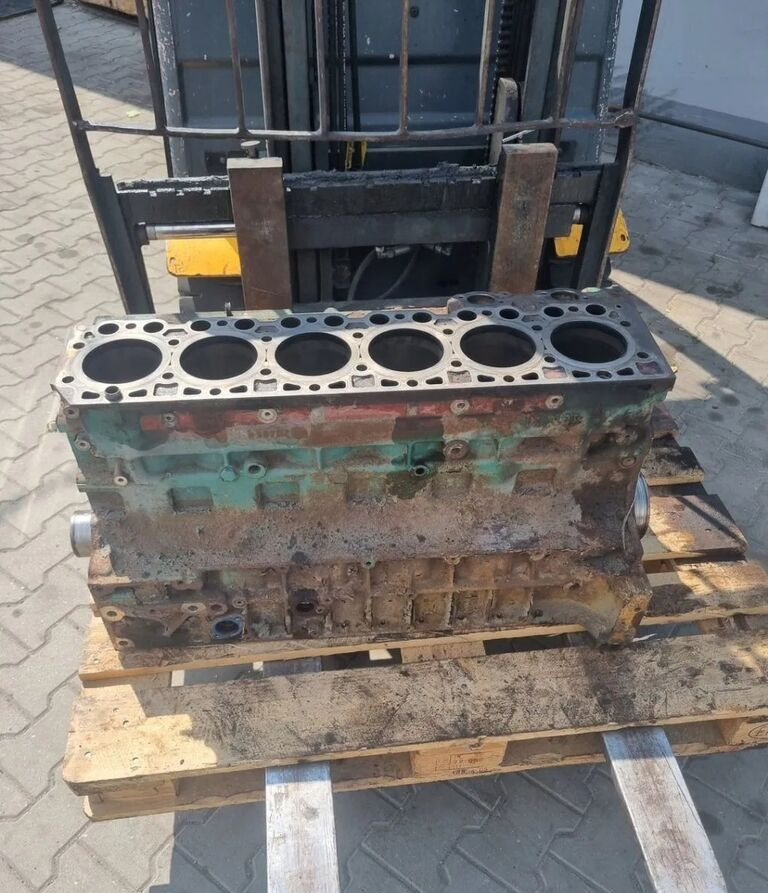 Renault WAŁ KORBOWY VOLVO FL FE PREMIUM MIDLUM DXI 7 D7E Deutz Renault , Volvo FE FL - Bloque de cilindros para Camión: foto 1 Renault WAŁ KORBOWY VOLVO FL FE PREMIUM MIDLUM DXI 7 D7E Deutz Renault , Volvo FE FL - Bloque de cilindros para Camión: foto 1