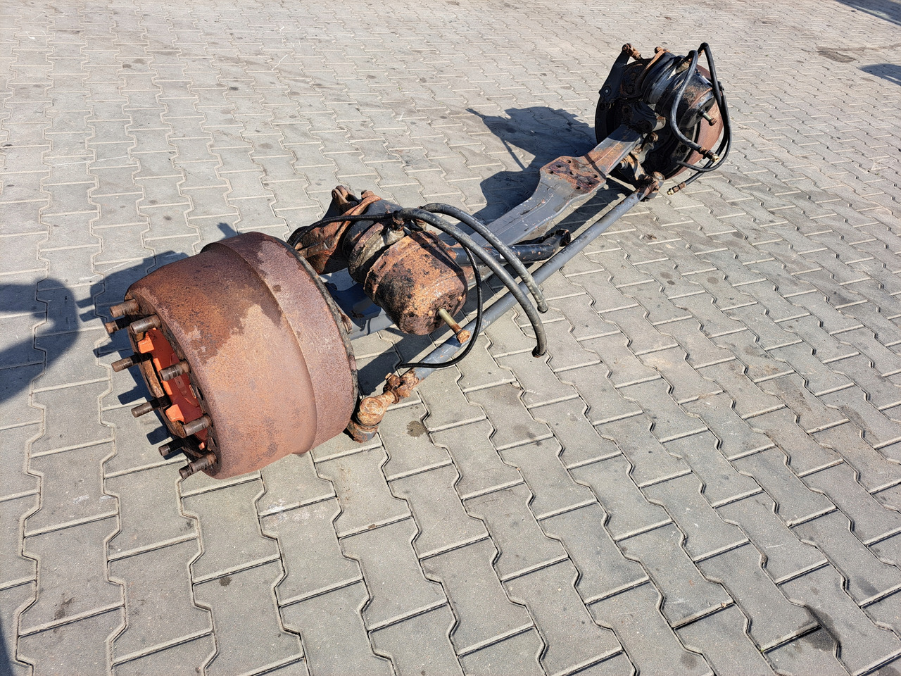 VOLVO BELKA OŚ PRZEDNIA ZWROTNICE BĘBNY PIASTY VOLVO FH FM 9 12 13 16 - Eje delantero para Camión: foto 3 VOLVO BELKA OŚ PRZEDNIA ZWROTNICE BĘBNY PIASTY VOLVO FH FM 9 12 13 16 - Eje delantero para Camión: foto 3