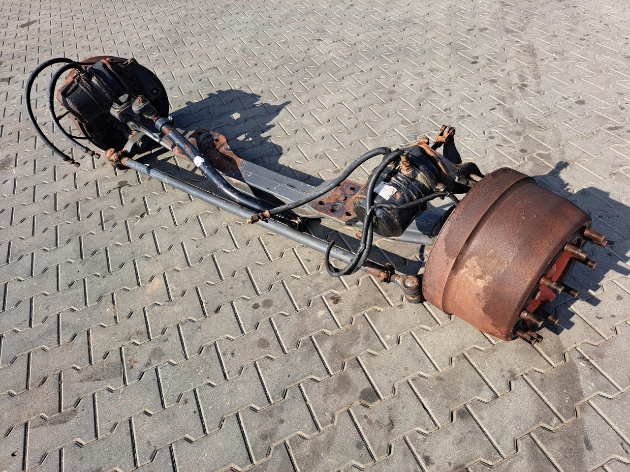 VOLVO BELKA OŚ PRZEDNIA ZWROTNICE BĘBNY PIASTY VOLVO FH FM 9 12 13 16 - Eje delantero para Camión: foto 1 VOLVO BELKA OŚ PRZEDNIA ZWROTNICE BĘBNY PIASTY VOLVO FH FM 9 12 13 16 - Eje delantero para Camión: foto 1