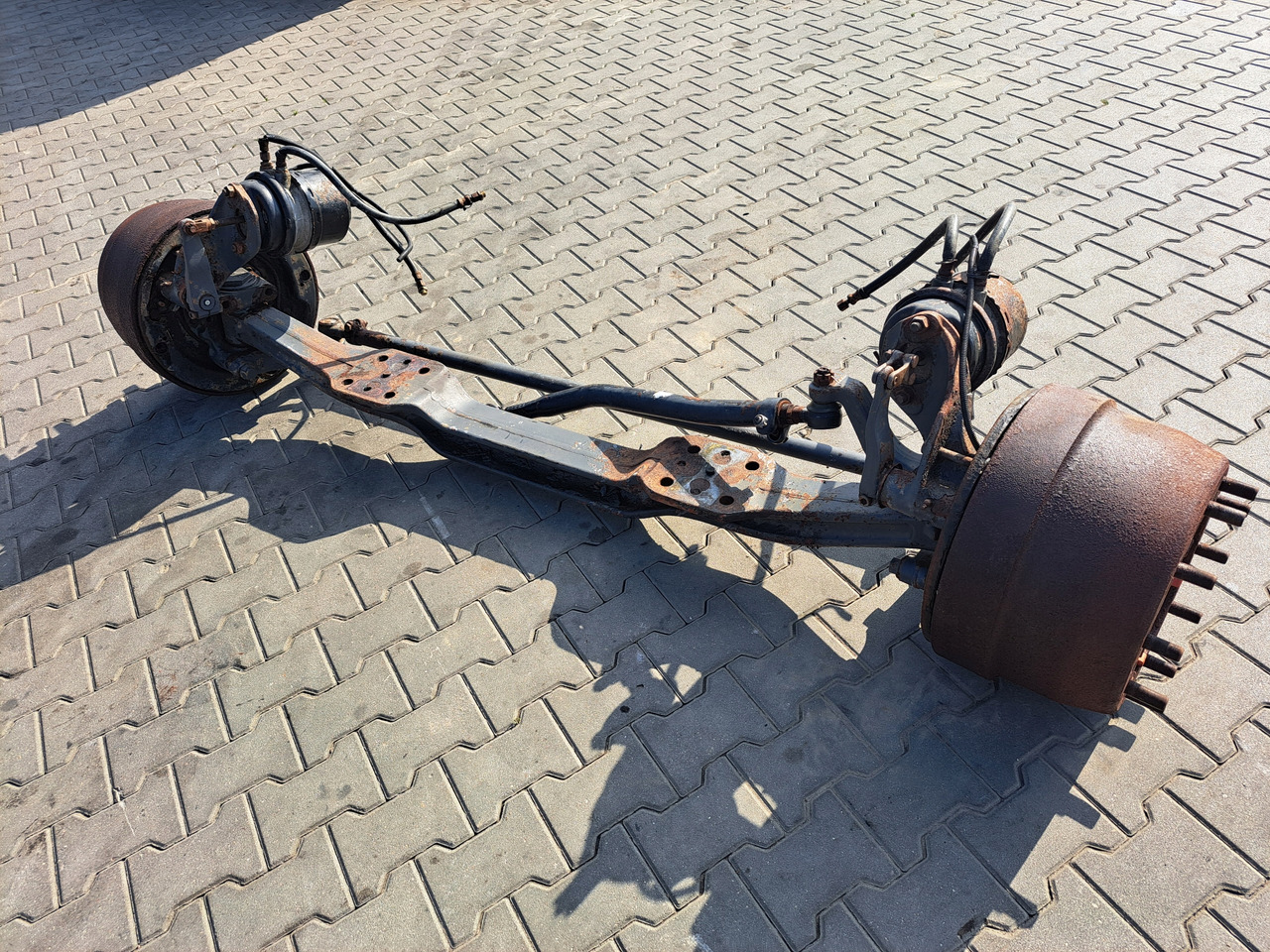 VOLVO BELKA OŚ PRZEDNIA ZWROTNICE BĘBNY PIASTY VOLVO FH FM 9 12 13 16 - Eje delantero para Camión: foto 5 VOLVO BELKA OŚ PRZEDNIA ZWROTNICE BĘBNY PIASTY VOLVO FH FM 9 12 13 16 - Eje delantero para Camión: foto 5