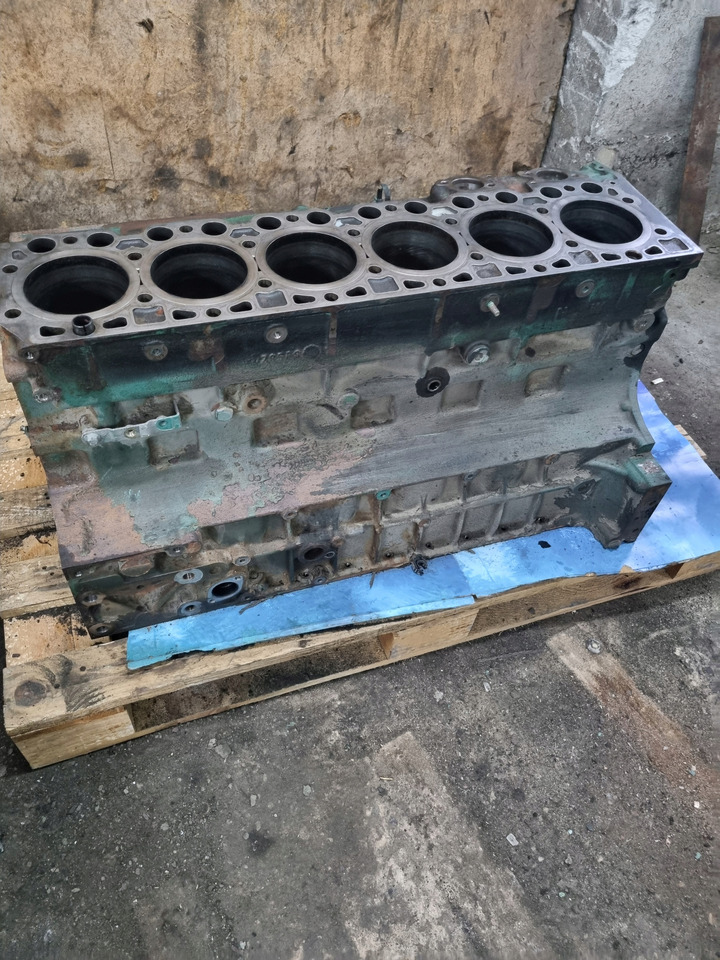 VOLVO BLOK SILNIKA GOŁY SŁUPEK VOLVO FL FE RENAULT PREMIUM MIDLUM DXI 7 D7F - Bloque de cilindros para Camión: foto 1 VOLVO BLOK SILNIKA GOŁY SŁUPEK VOLVO FL FE RENAULT PREMIUM MIDLUM DXI 7 D7F - Bloque de cilindros para Camión: foto 1