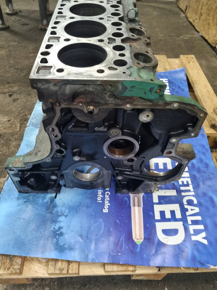 VOLVO BLOK SILNIKA GOŁY SŁUPEK VOLVO FL FE RENAULT PREMIUM MIDLUM DXI 7 D7F - Bloque de cilindros para Camión: foto 4 VOLVO BLOK SILNIKA GOŁY SŁUPEK VOLVO FL FE RENAULT PREMIUM MIDLUM DXI 7 D7F - Bloque de cilindros para Camión: foto 4