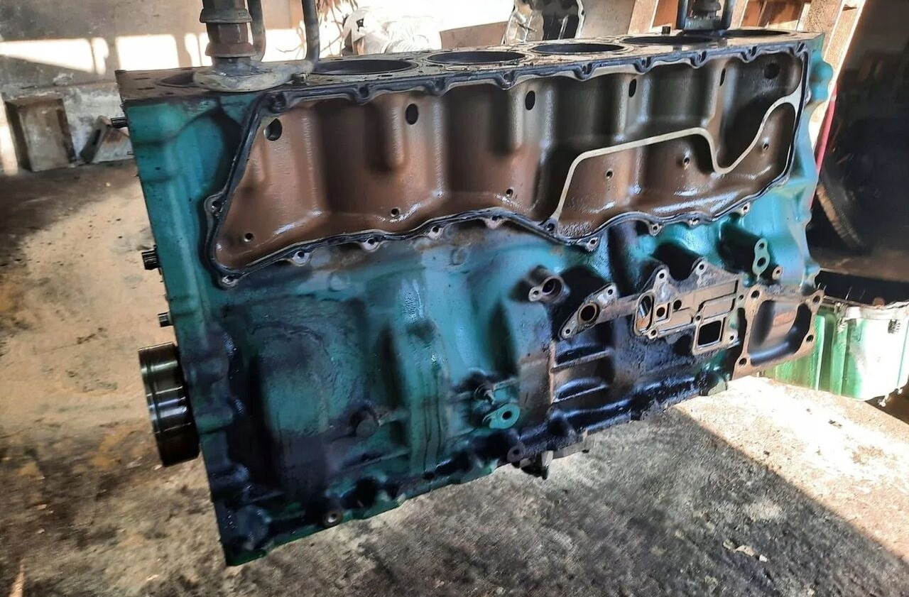 VOLVO BLOK TŁOKI WAŁ KORBOWY FM 9 D11C EUV - Motor para Camión: foto 3 VOLVO BLOK TŁOKI WAŁ KORBOWY FM 9 D11C EUV - Motor para Camión: foto 3