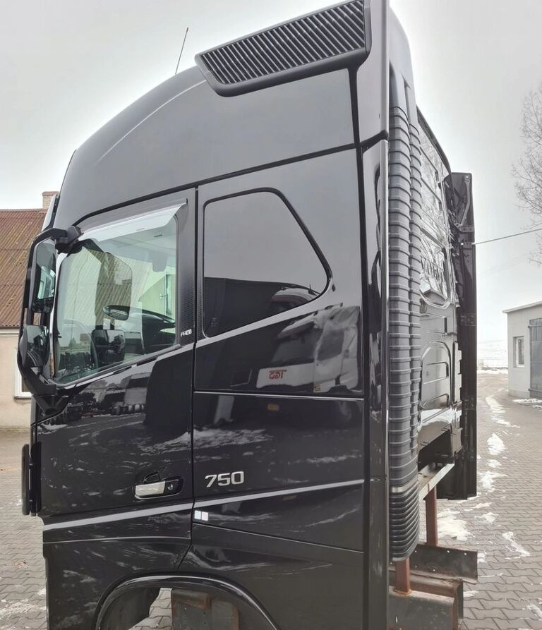 VOLVO KABINA KOMPLETNA VOLVO FH 16 750 EURO 6 GLOBETROTTER 2018 ROK - Cabina para Camión: foto 3 VOLVO KABINA KOMPLETNA VOLVO FH 16 750 EURO 6 GLOBETROTTER 2018 ROK - Cabina para Camión: foto 3