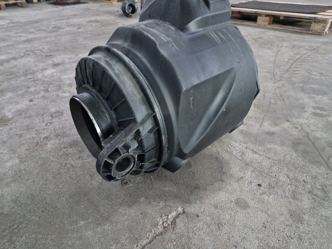 VOLVO OBUDOWA FILTRA POWIETRZA VOLVO FH 16 EURO 6 - Filtro de aire para Camión: foto 3 VOLVO OBUDOWA FILTRA POWIETRZA VOLVO FH 16 EURO 6 - Filtro de aire para Camión: foto 3