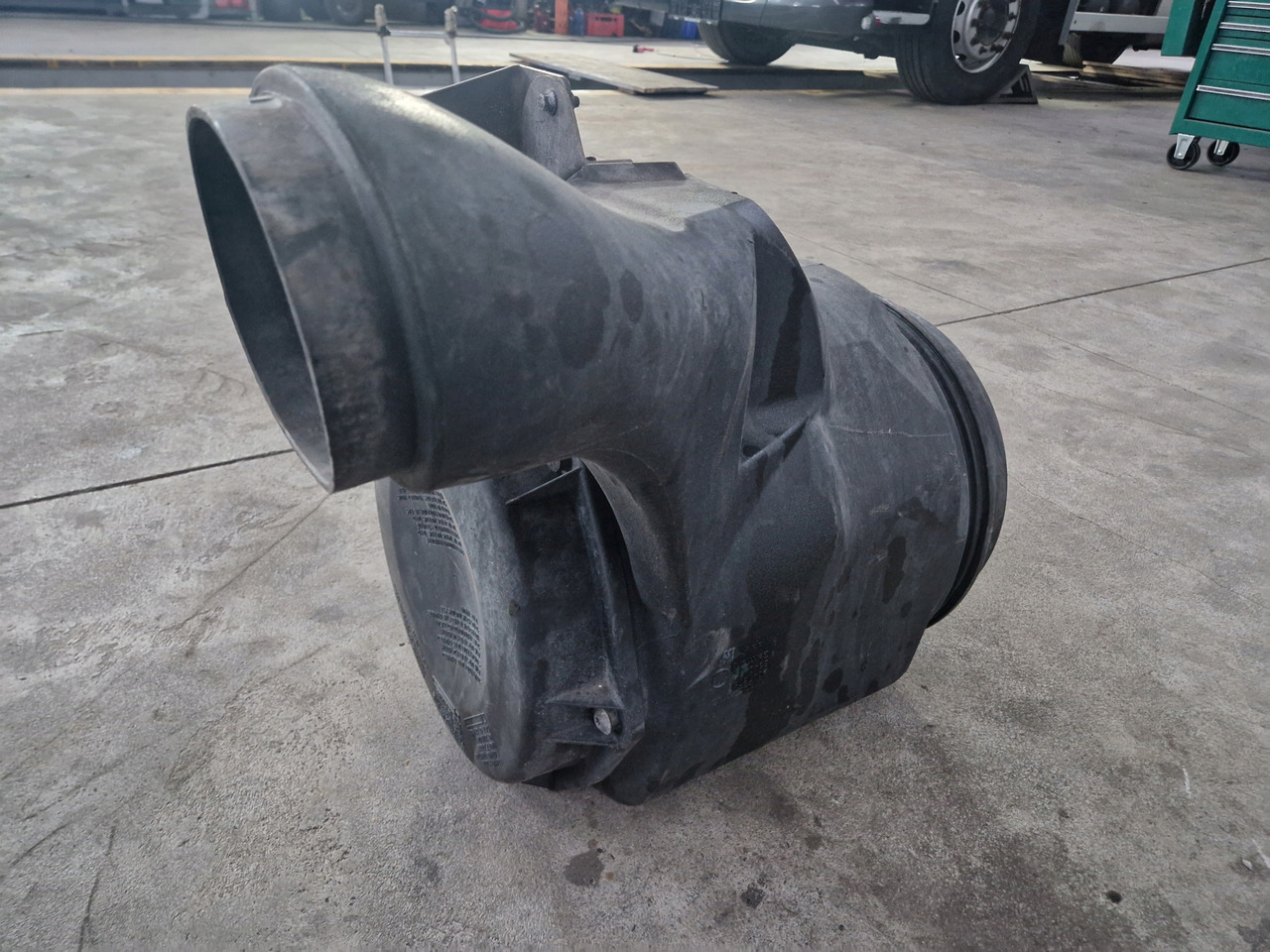 VOLVO OBUDOWA FILTRA POWIETRZA VOLVO FH 16 EURO 6 - Filtro de aire para Camión: foto 2 VOLVO OBUDOWA FILTRA POWIETRZA VOLVO FH 16 EURO 6 - Filtro de aire para Camión: foto 2