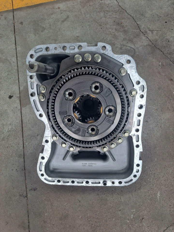 VOLVO OBUDOWA TYŁ REDUKTOR SKRZYNI I-SHIFT AUTOMAT AT 2612 TRAG-G VOLVO FH 4 FH 5 RENAULT GAMA T - Caja de cambios y piezas para Camión: foto 2 VOLVO OBUDOWA TYŁ REDUKTOR SKRZYNI I-SHIFT AUTOMAT AT 2612 TRAG-G VOLVO FH 4 FH 5 RENAULT GAMA T - Caja de cambios y piezas para Camión: foto 2