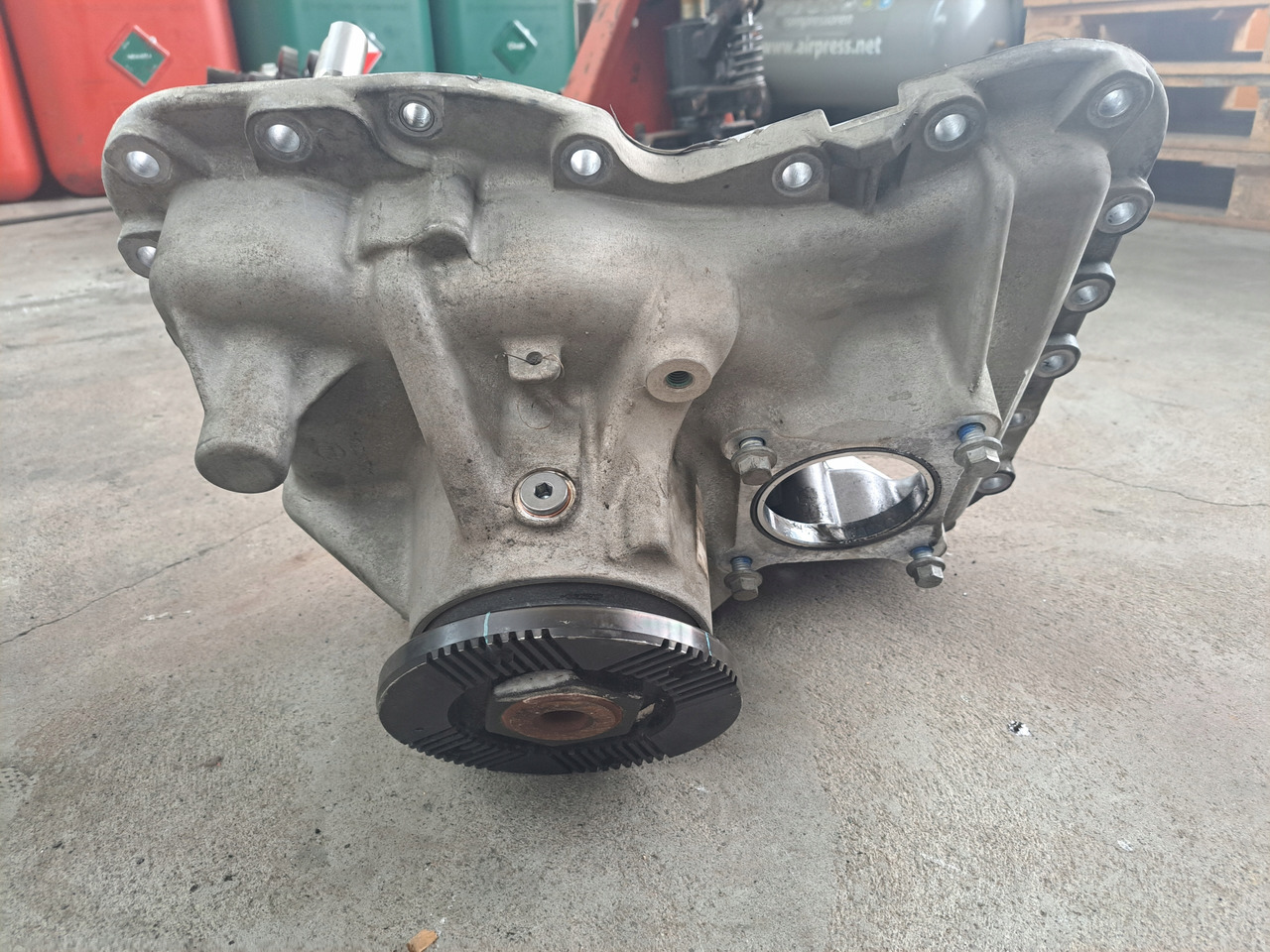 VOLVO OBUDOWA TYŁ REDUKTOR SKRZYNI I-SHIFT AUTOMAT AT 2612 TRAG-G VOLVO FH 4 FH 5 RENAULT GAMA T - Caja de cambios y piezas para Camión: foto 5 VOLVO OBUDOWA TYŁ REDUKTOR SKRZYNI I-SHIFT AUTOMAT AT 2612 TRAG-G VOLVO FH 4 FH 5 RENAULT GAMA T - Caja de cambios y piezas para Camión: foto 5