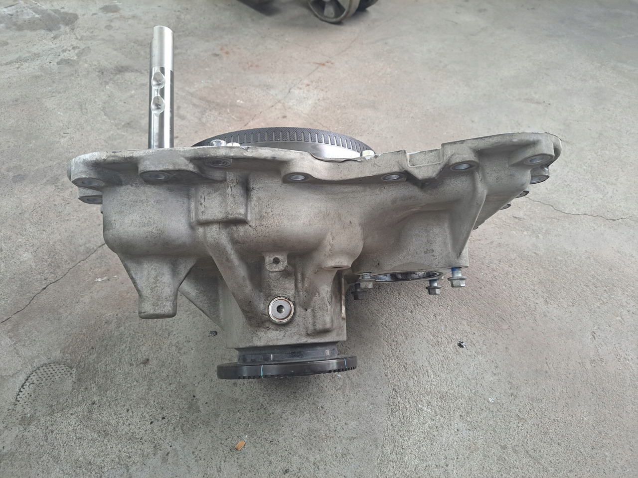 VOLVO OBUDOWA TYŁ REDUKTOR SKRZYNI I-SHIFT AUTOMAT AT 2612 TRAG-G VOLVO FH 4 FH 5 RENAULT GAMA T - Caja de cambios y piezas para Camión: foto 4 VOLVO OBUDOWA TYŁ REDUKTOR SKRZYNI I-SHIFT AUTOMAT AT 2612 TRAG-G VOLVO FH 4 FH 5 RENAULT GAMA T - Caja de cambios y piezas para Camión: foto 4