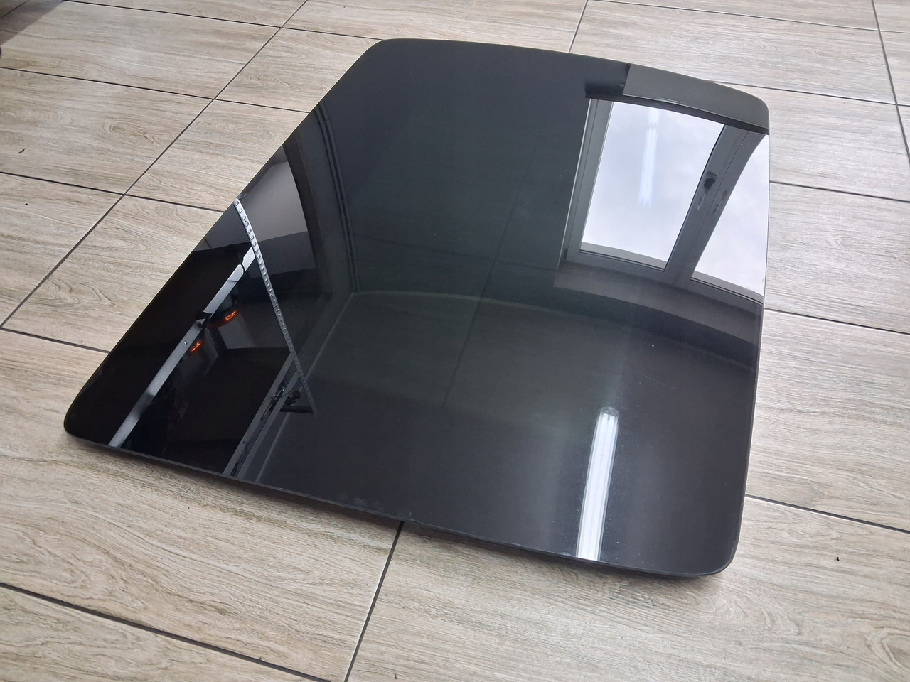 VOLVO SZYBERDACH SZKLANY SZKŁO SZYBERDACHU VOLVO FH 4 - Cabina e interior para Camión: foto 3 VOLVO SZYBERDACH SZKLANY SZKŁO SZYBERDACHU VOLVO FH 4 - Cabina e interior para Camión: foto 3