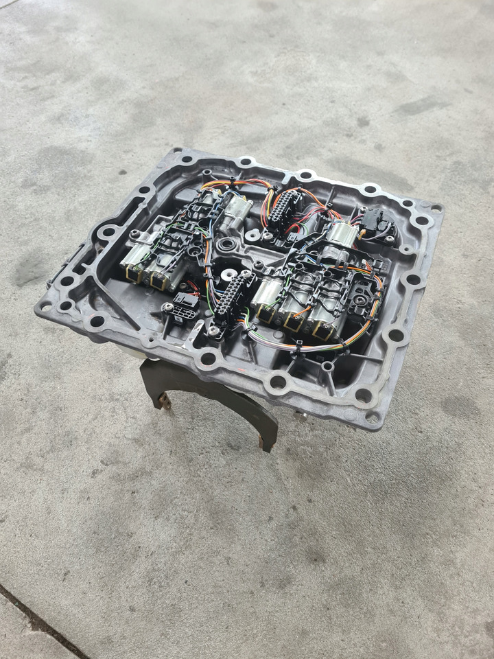 VOLVO WYBIERAK SKRZYNI BIEGÓW "TRAG G" Z RETARDEREM VOLVO FH 4 5 RENAULT GAMA T - Caja de cambios y piezas para Camión: foto 2 VOLVO WYBIERAK SKRZYNI BIEGÓW "TRAG G" Z RETARDEREM VOLVO FH 4 5 RENAULT GAMA T - Caja de cambios y piezas para Camión: foto 2