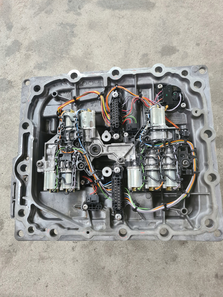 VOLVO WYBIERAK SKRZYNI BIEGÓW "TRAG G" Z RETARDEREM VOLVO FH 4 5 RENAULT GAMA T - Caja de cambios y piezas para Camión: foto 3 VOLVO WYBIERAK SKRZYNI BIEGÓW "TRAG G" Z RETARDEREM VOLVO FH 4 5 RENAULT GAMA T - Caja de cambios y piezas para Camión: foto 3