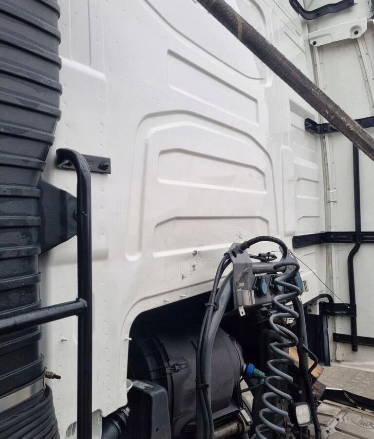 Volvo-ABG VOLVO FH 4 EURO 6 GLOBETROTTER 2018 ROK Volvo VOLVO FH 4 EURO 6 GLOBETROTTER 2018 ROK - Cabina para Camión: foto 4 Volvo-ABG VOLVO FH 4 EURO 6 GLOBETROTTER 2018 ROK Volvo VOLVO FH 4 EURO 6 GLOBETROTTER 2018 ROK - Cabina para Camión: foto 4