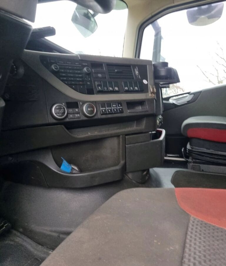 Volvo-ABG VOLVO FH 4 EURO 6 GLOBETROTTER 2018 ROK Volvo VOLVO FH 4 EURO 6 GLOBETROTTER 2018 ROK - Cabina para Camión: foto 3 Volvo-ABG VOLVO FH 4 EURO 6 GLOBETROTTER 2018 ROK Volvo VOLVO FH 4 EURO 6 GLOBETROTTER 2018 ROK - Cabina para Camión: foto 3