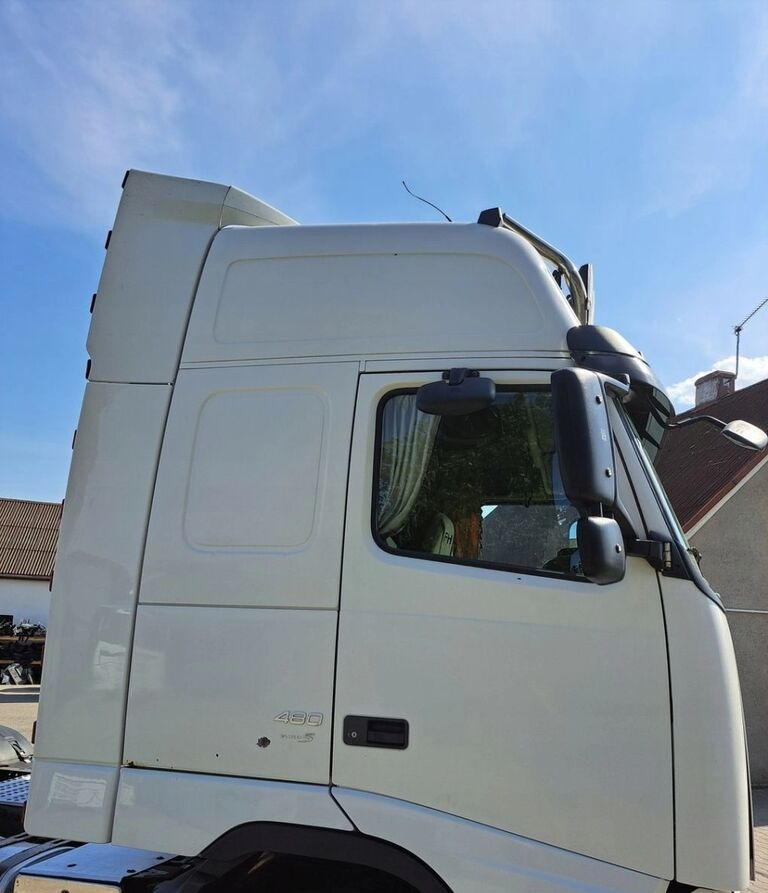 Volvo KOMPLETNA FH 12 13 XL WYSOKA AUTOMAT Volvo Wersja Europejska - Cabina para Camión: foto 1 Volvo KOMPLETNA FH 12 13 XL WYSOKA AUTOMAT Volvo Wersja Europejska - Cabina para Camión: foto 1