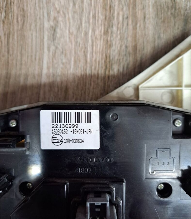 Volvo PANEL NAWIEWU OGRZEWANIA KLIMATYZACJI VOLVO FH 4 22130999 - Salpicadero para Camión: foto 1 Volvo PANEL NAWIEWU OGRZEWANIA KLIMATYZACJI VOLVO FH 4 22130999 - Salpicadero para Camión: foto 1