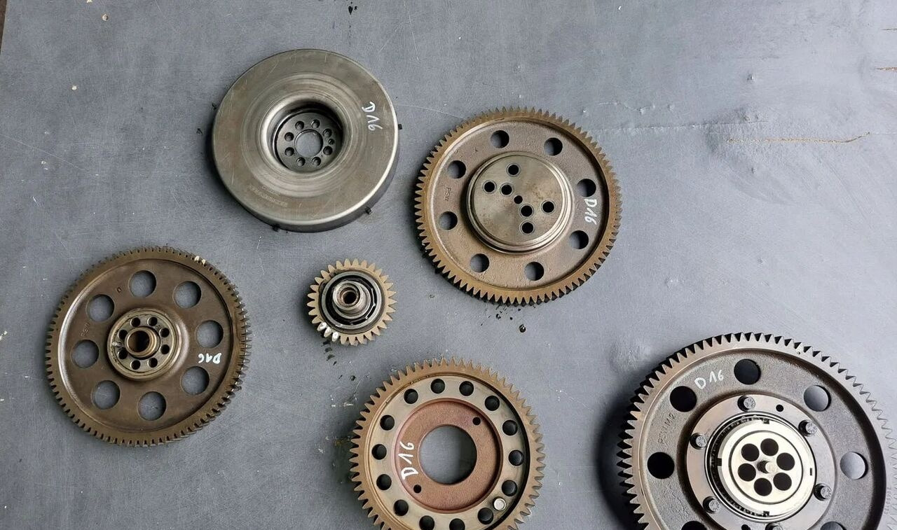 Volvo ROZRZĄD KOMPLETNY KOŁA ROZRZĄDU FH 16 D16E EURO 5. Volvo - Árbol de levas para Camión: foto 1 Volvo ROZRZĄD KOMPLETNY KOŁA ROZRZĄDU FH 16 D16E EURO 5. Volvo - Árbol de levas para Camión: foto 1