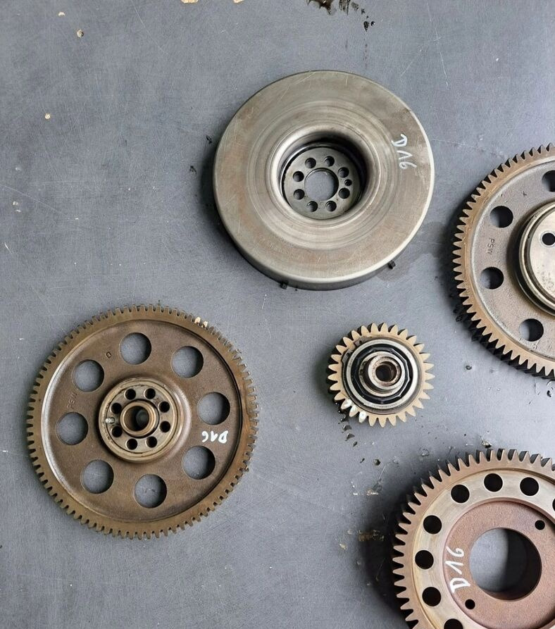 Volvo ROZRZĄD KOMPLETNY KOŁA ROZRZĄDU FH 16 D16E EURO 5. Volvo - Árbol de levas para Camión: foto 3 Volvo ROZRZĄD KOMPLETNY KOŁA ROZRZĄDU FH 16 D16E EURO 5. Volvo - Árbol de levas para Camión: foto 3