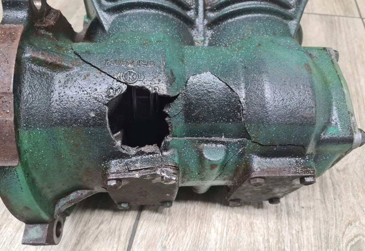 Volvo SPRĘŻARKA KOMPRESOR POWIETRZA FH 4 FH 16 EURO 6 22083113 Volvo VOLVO FH 4 FH 16 EURO 6 22083113 - Compresor de aire acondicionado para Camión: foto 4 Volvo SPRĘŻARKA KOMPRESOR POWIETRZA FH 4 FH 16 EURO 6 22083113 Volvo VOLVO FH 4 FH 16 EURO 6 22083113 - Compresor de aire acondicionado para Camión: foto 4