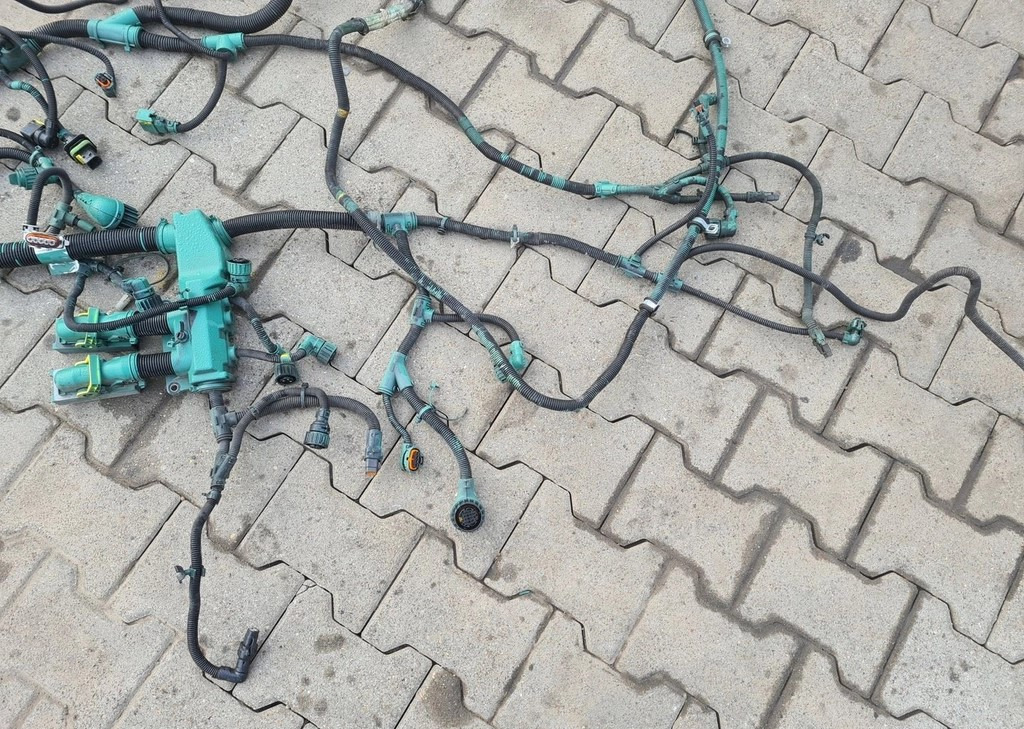 WIĄZKA INSTALACJA SILNIKA VOLVO FH 4 FM 4 D13K 22477020 P02 - Cables/ Alambres: foto 3 WIĄZKA INSTALACJA SILNIKA VOLVO FH 4 FM 4 D13K 22477020 P02 - Cables/ Alambres: foto 3