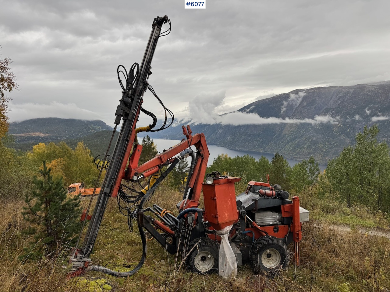 1997 Tamrock Commando 300 - Perforadora: foto 1 1997 Tamrock Commando 300 - Perforadora: foto 1