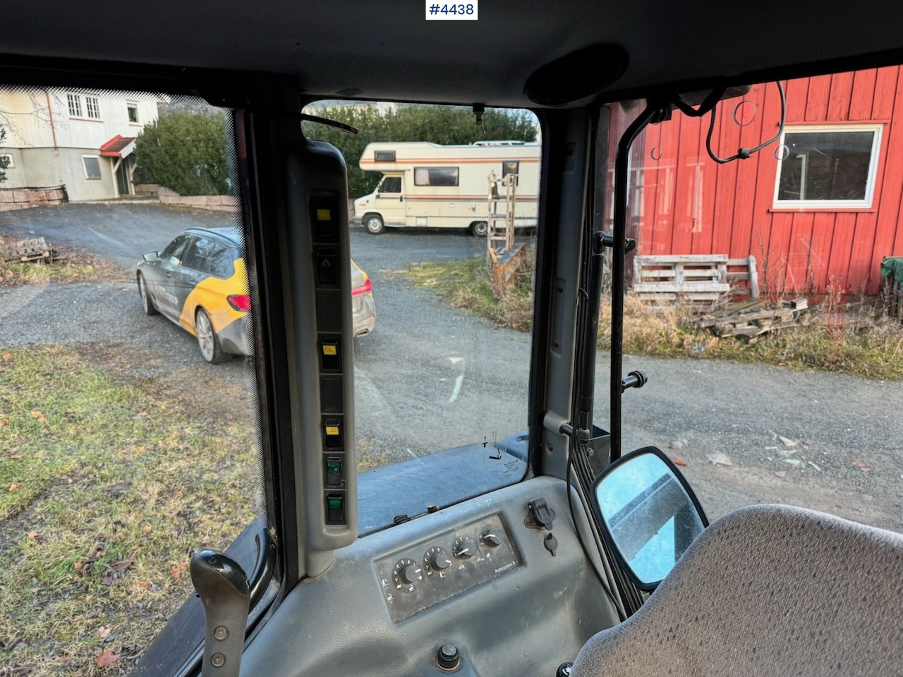 Tractor 2005 Valtra A75-4 4x4 w/ Front loader and bucket. 3250 hours!: foto 33