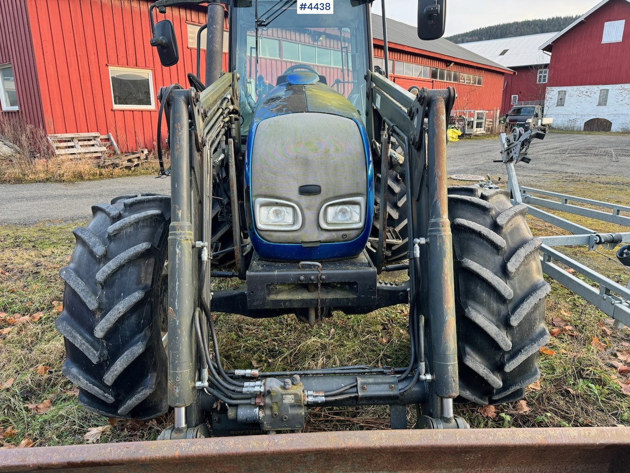 Tractor 2005 Valtra A75-4 4x4 w/ Front loader and bucket. 3250 hours!: foto 19
