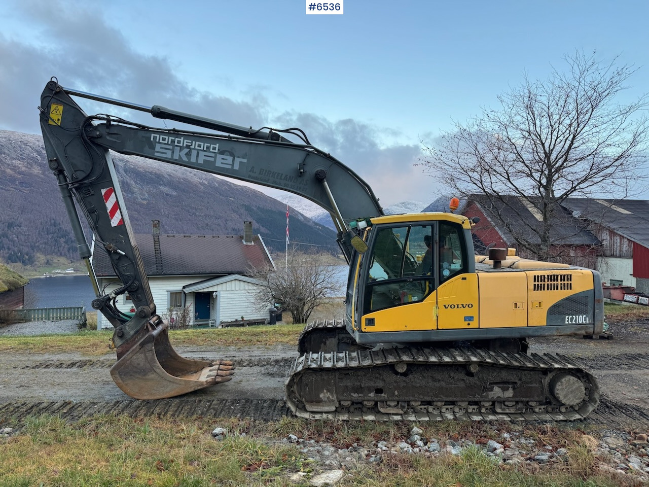 2007 Volvo EC 210 CL w/ excavator bucket and good chassis. - Excavadora: foto 1 2007 Volvo EC 210 CL w/ excavator bucket and good chassis. - Excavadora: foto 1