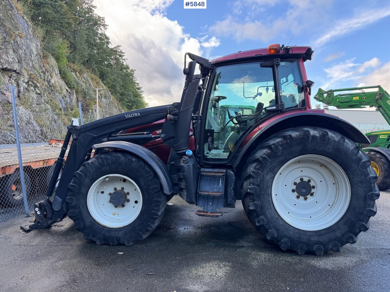 2018 Valtra N174 w/ front loader and plow plate. - Tractor: foto 2 2018 Valtra N174 w/ front loader and plow plate. - Tractor: foto 2