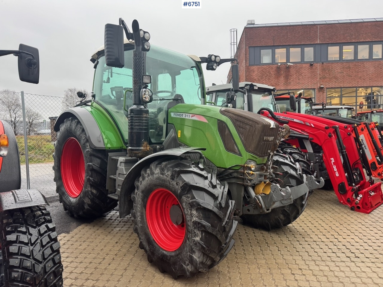 2019 Fendt 313 Vario w/ Front hydraulics and 2 sets of tires. - Tractor: foto 1 2019 Fendt 313 Vario w/ Front hydraulics and 2 sets of tires. - Tractor: foto 1