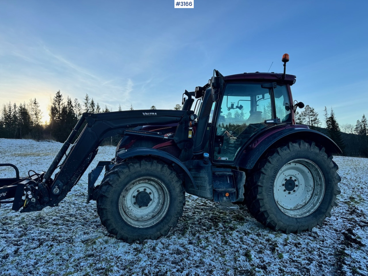 2019 Valtra N174 4x4 With front loader, snowplow blade, and 2 sets of tires. 2770 hours! - Tractor: foto 2 2019 Valtra N174 4x4 With front loader, snowplow blade, and 2 sets of tires. 2770 hours! - Tractor: foto 2