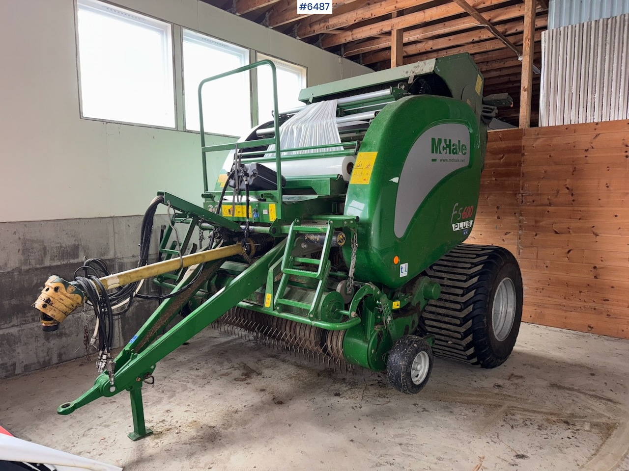 2021 McHale F5600 Plus w/ Camless Pick-Up and 710 Tires. - Maquinaria de henificación: foto 1 2021 McHale F5600 Plus w/ Camless Pick-Up and 710 Tires. - Maquinaria de henificación: foto 1