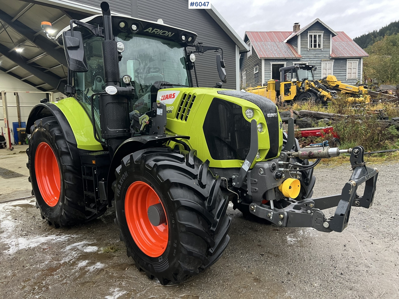 2023 Claas Arion 550 w/ quicke front loader with weight and PTO and front hydraulics - Tractor: foto 1 2023 Claas Arion 550 w/ quicke front loader with weight and PTO and front hydraulics - Tractor: foto 1