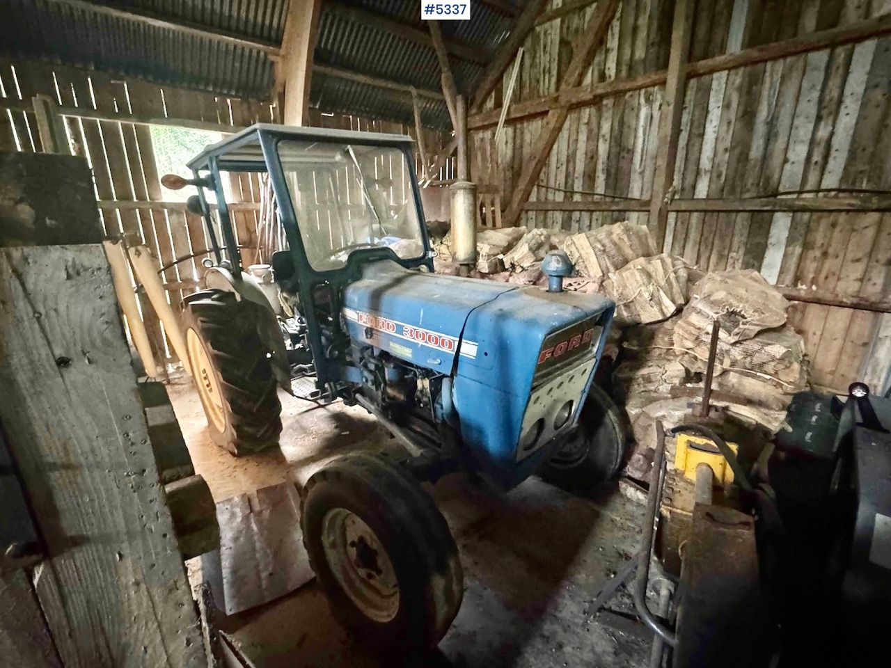 Ford 3000 traktor m/ skuffe - Tractor: foto 1 Ford 3000 traktor m/ skuffe - Tractor: foto 1
