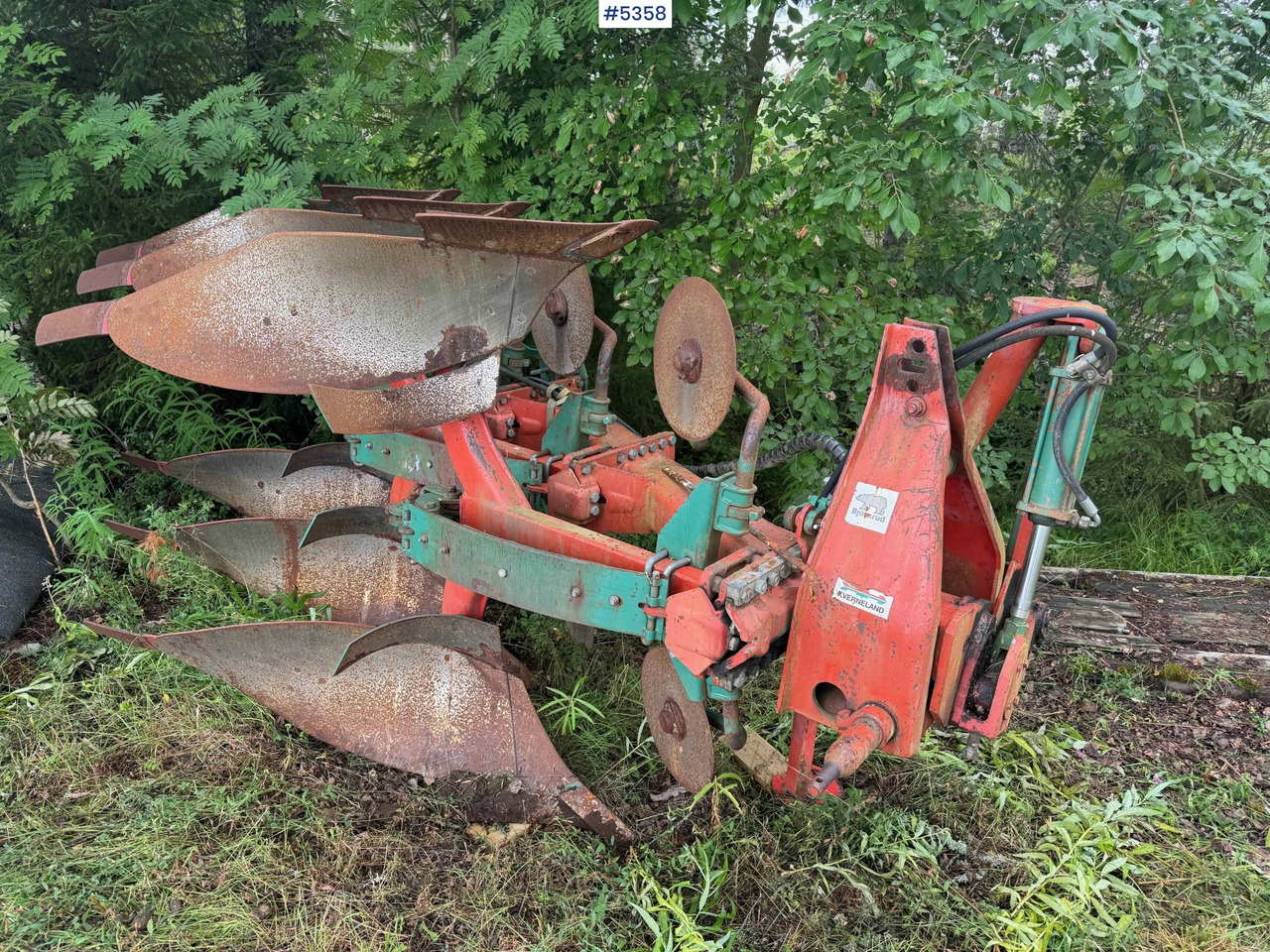 Kverneland 3 furrow reversible plough - Equipo para trabajo del suelo: foto 4 Kverneland 3 furrow reversible plough - Equipo para trabajo del suelo: foto 4