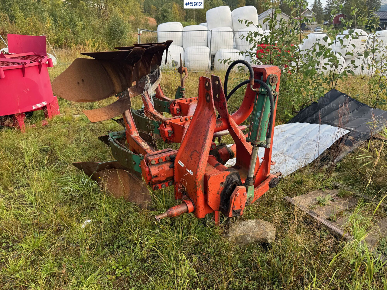 Kverneland 3-furrow reversible plough - Equipo para trabajo del suelo: foto 4 Kverneland 3-furrow reversible plough - Equipo para trabajo del suelo: foto 4