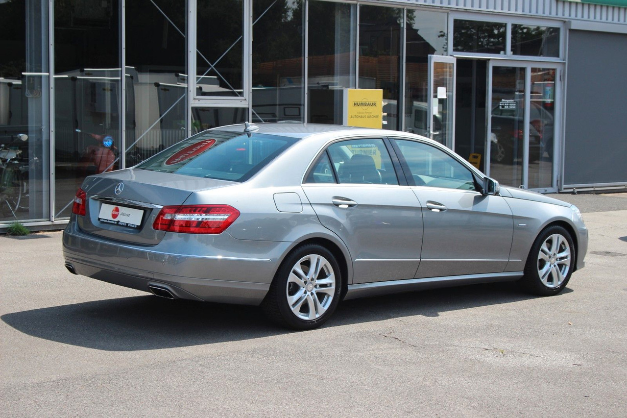 Mercedes-Benz CGI BlueEfficiency Avantgarde Automatik 59980 KM - Sedan: foto 3 Mercedes-Benz CGI BlueEfficiency Avantgarde Automatik 59980 KM - Sedan: foto 3