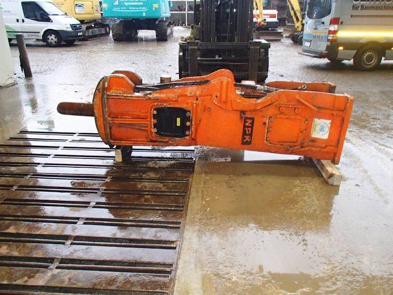 NPK E-225 A - Martillo hidráulico para Maquinaria de construcción: foto 2 NPK E-225 A - Martillo hidráulico para Maquinaria de construcción: foto 2