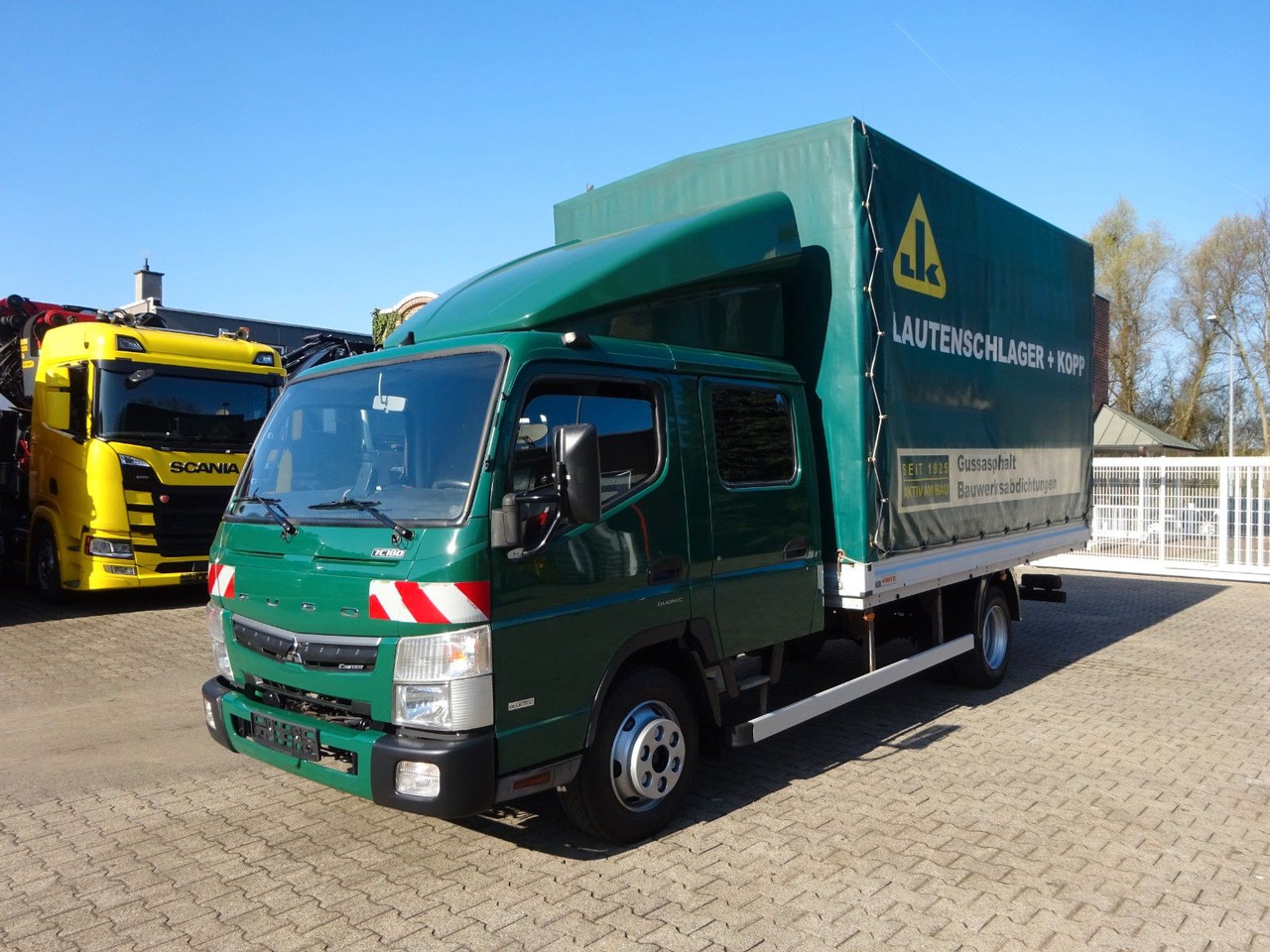 FUSO 7C180D Canter mit Doppelkabine 4x2 - Furgoneta con lona, Furgoneta combi: foto 2 FUSO 7C180D Canter mit Doppelkabine 4x2 - Furgoneta con lona, Furgoneta combi: foto 2