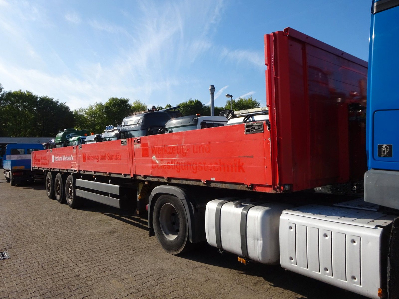 Fliegl Sattelpritsche mit Bordwänden und 3 Achsen - Semirremolque plataforma/ Caja abierta: foto 1 Fliegl Sattelpritsche mit Bordwänden und 3 Achsen - Semirremolque plataforma/ Caja abierta: foto 1